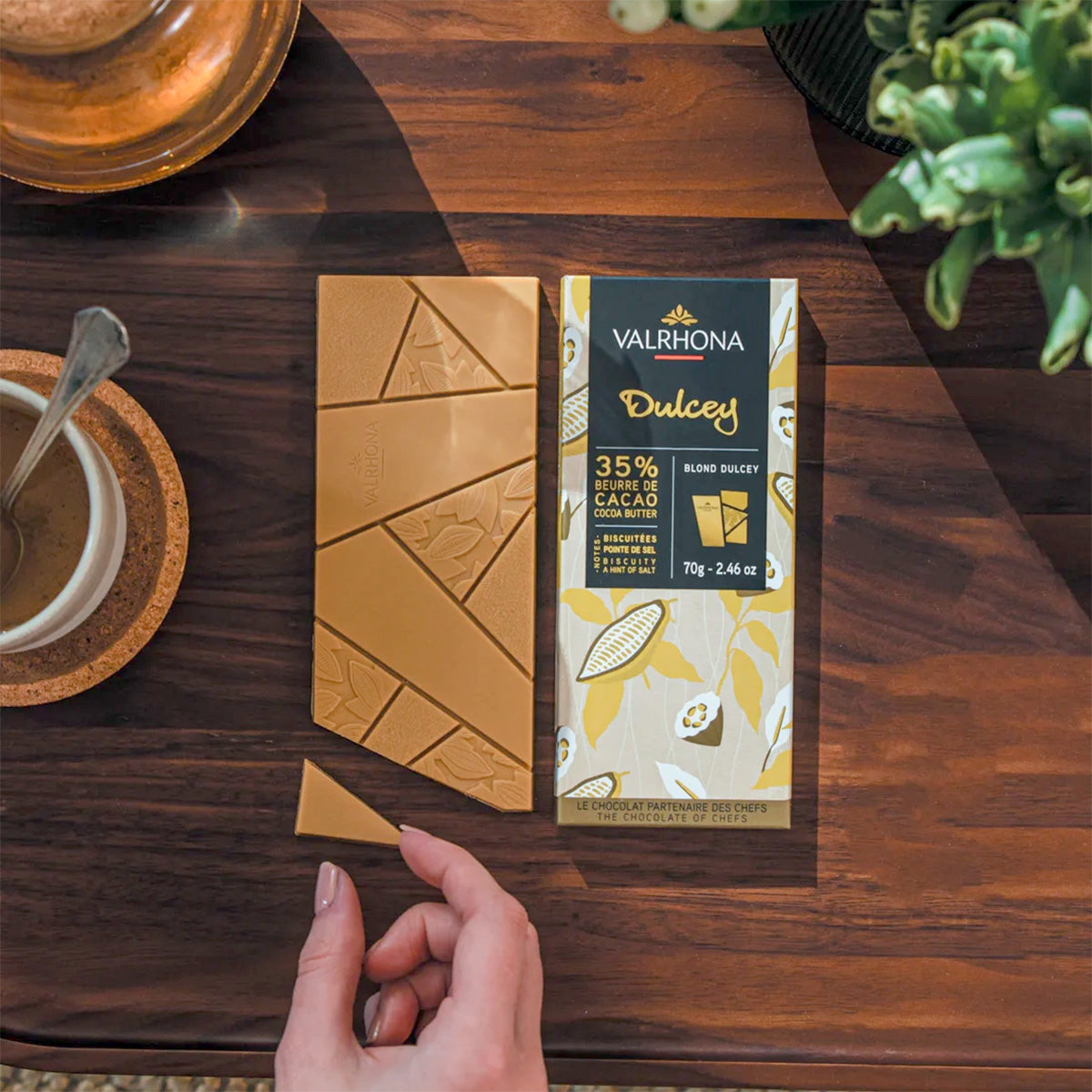 Valrhona Blond Dulcey 35% White Chocolate Bar - 70g