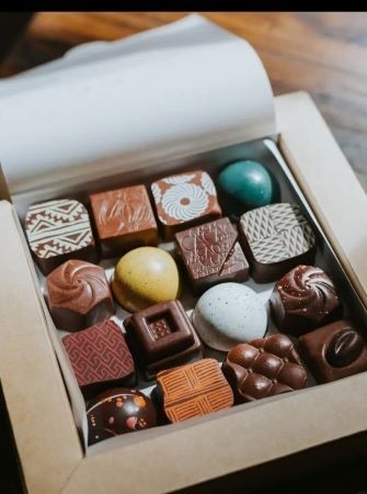 Truffle Bonbon & Caramel Bonbon Gift Box - 16pc - 150g