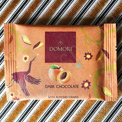‘To Go’ Dark Chocolate with Apricot Bar - 25g