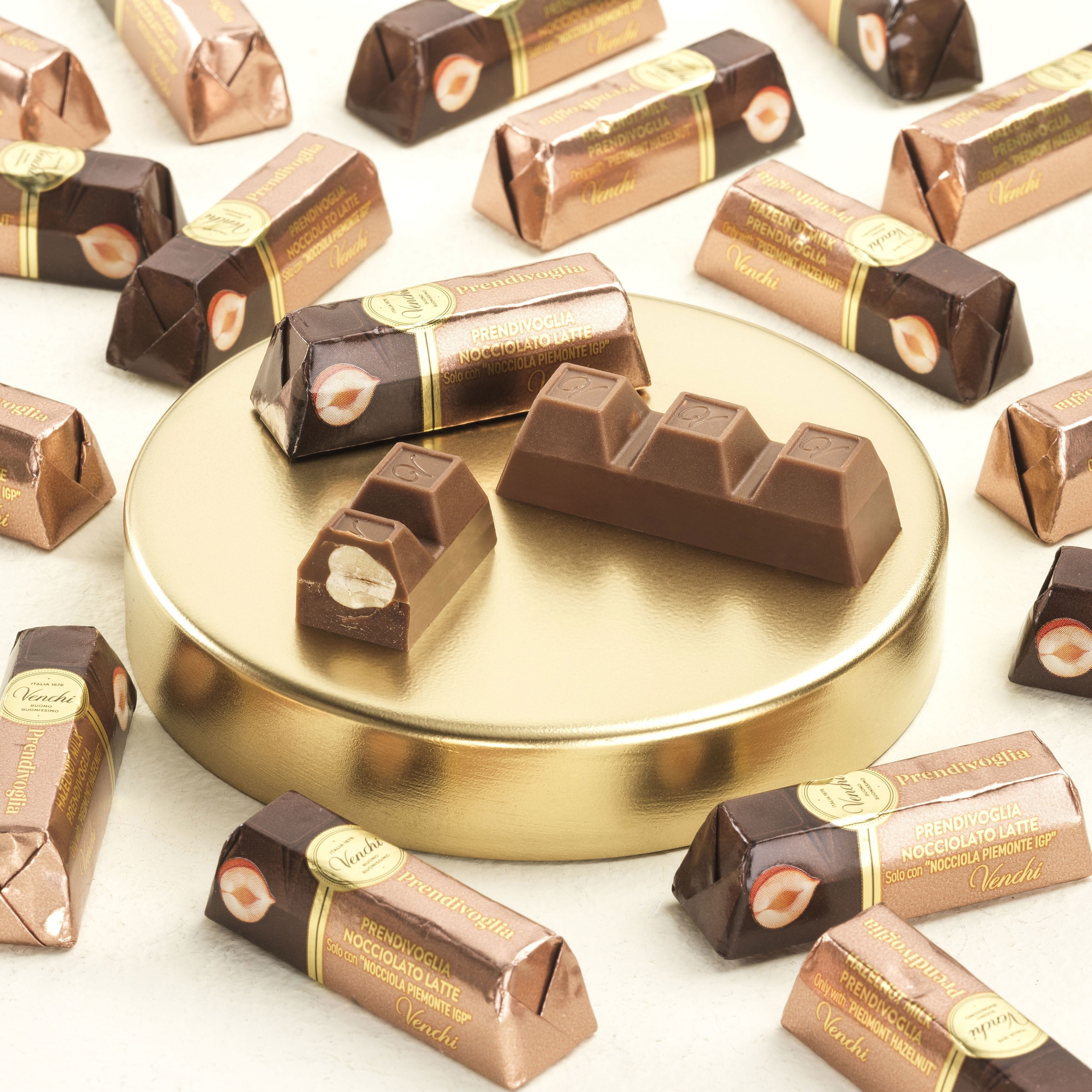 Venchi Whole Hazelnuts in 32% Milk Chocolate Ingot - 200g 116647