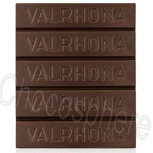 https://www.chocosphere.com/media/catalog/product/cache/1/image/9df78eab33525d08d6e5fb8d27136e95/v/a/valrhona-1kg_-dark-bloc-ccr_13.jpg